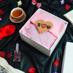 Medium color white box Gourmet measures 205x205x120mm