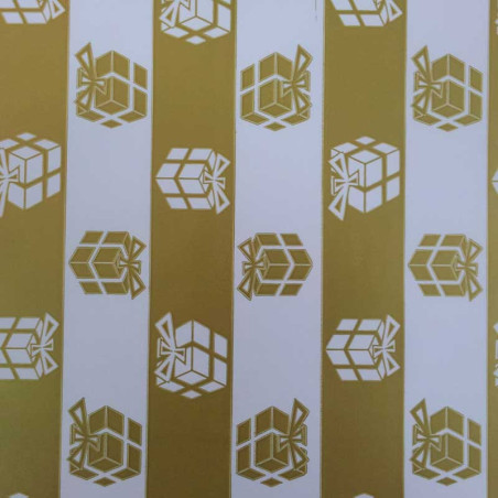papel de embrulho liso branco com prendas dourado