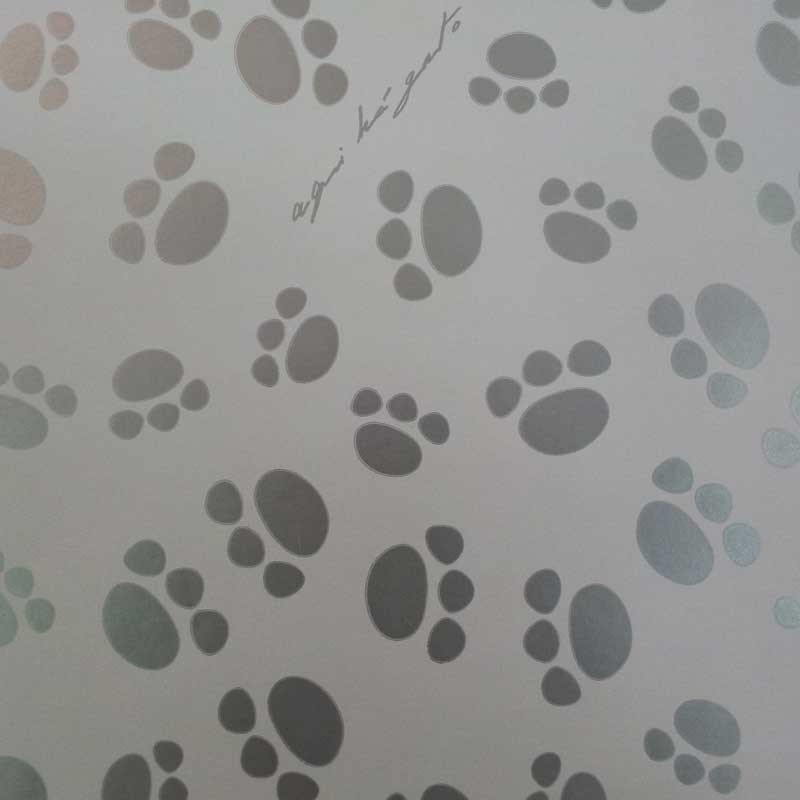 papel de embrulho liso branco pegadas6