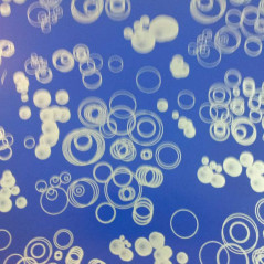 plaine de boules argent bleu foncé de papier d’emballage