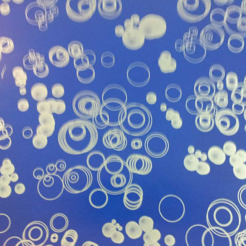 papel de embrulho liso azul escuro bolas prata